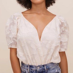 NWT ASTR Cream Puff Sleeve Textured Body Suit M Nordstrom
